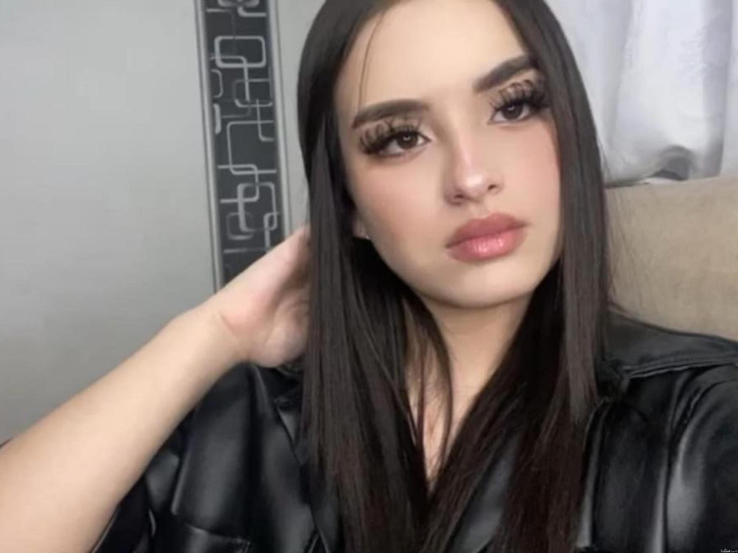 Alexa_Cox