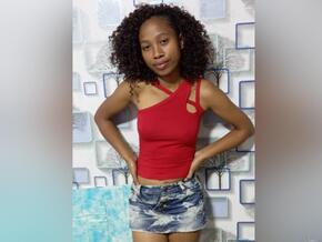 Thania1